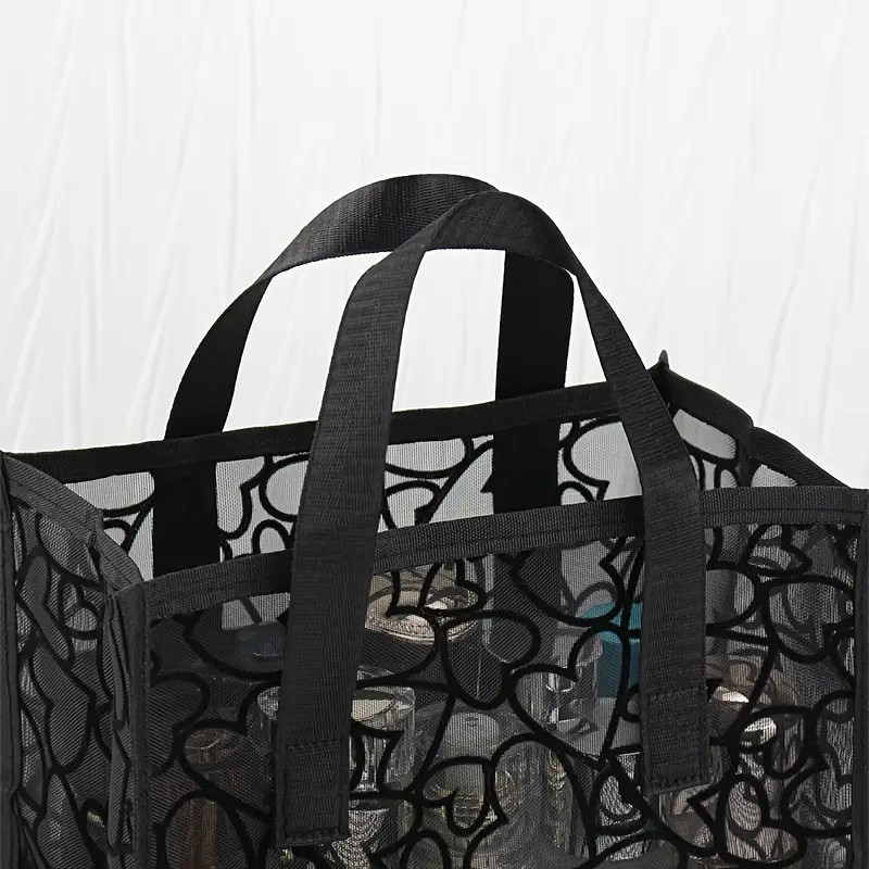 Bolso negro de corazones